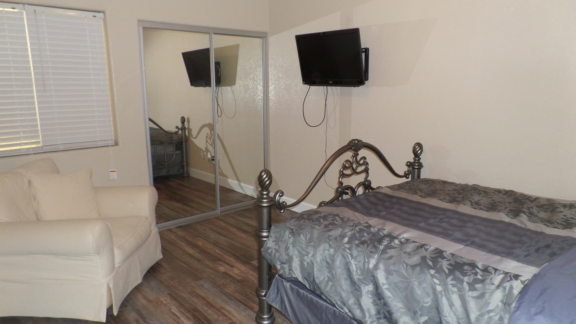 211 Moser Ave Unit R6,- SEASONAL RENTAL 13 of 30