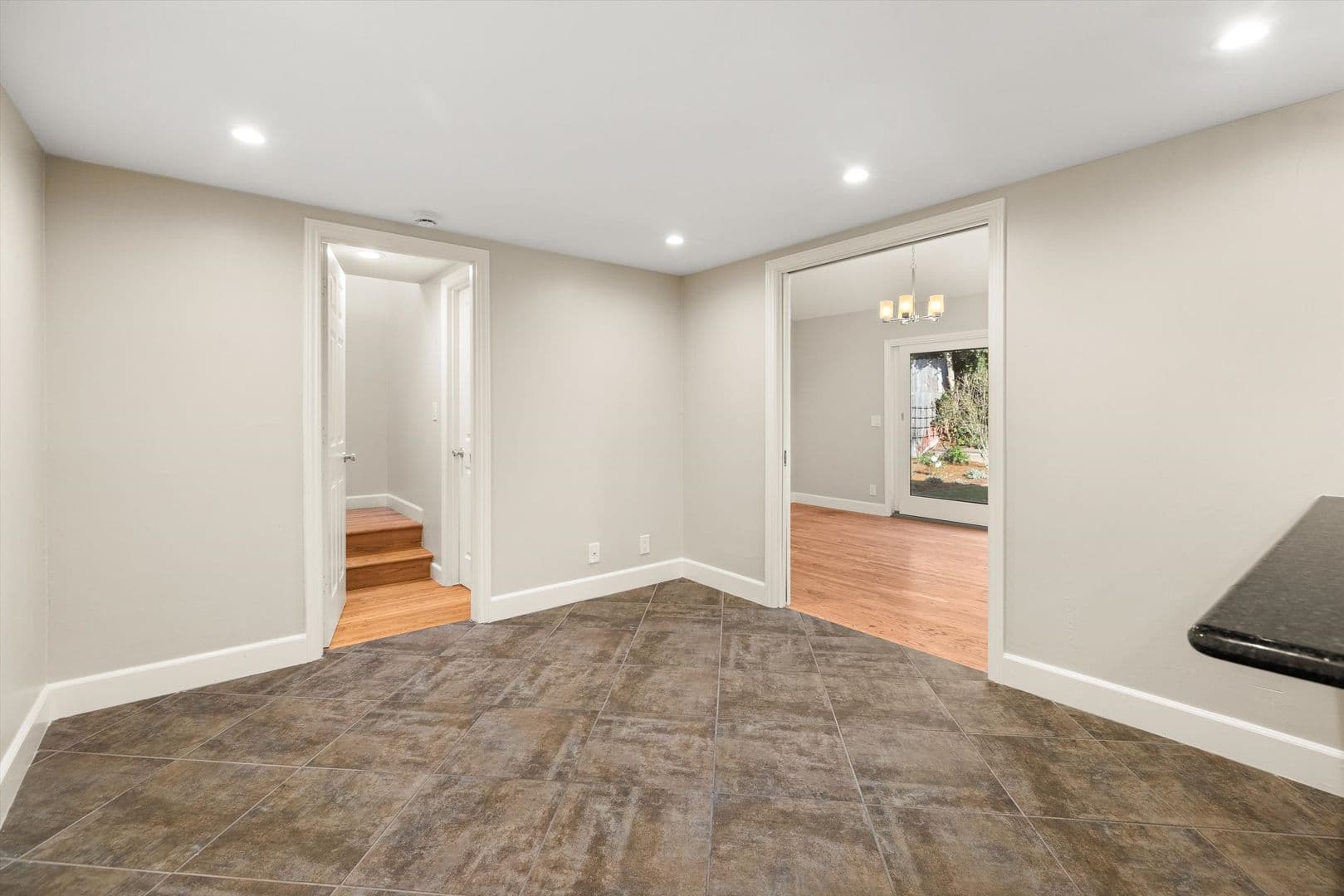 504 Consuelo Drive 11 of 27