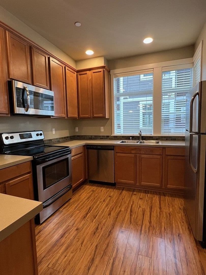 Red Leaf Townhomes/Dobbin Plays, LLC 10 of 29