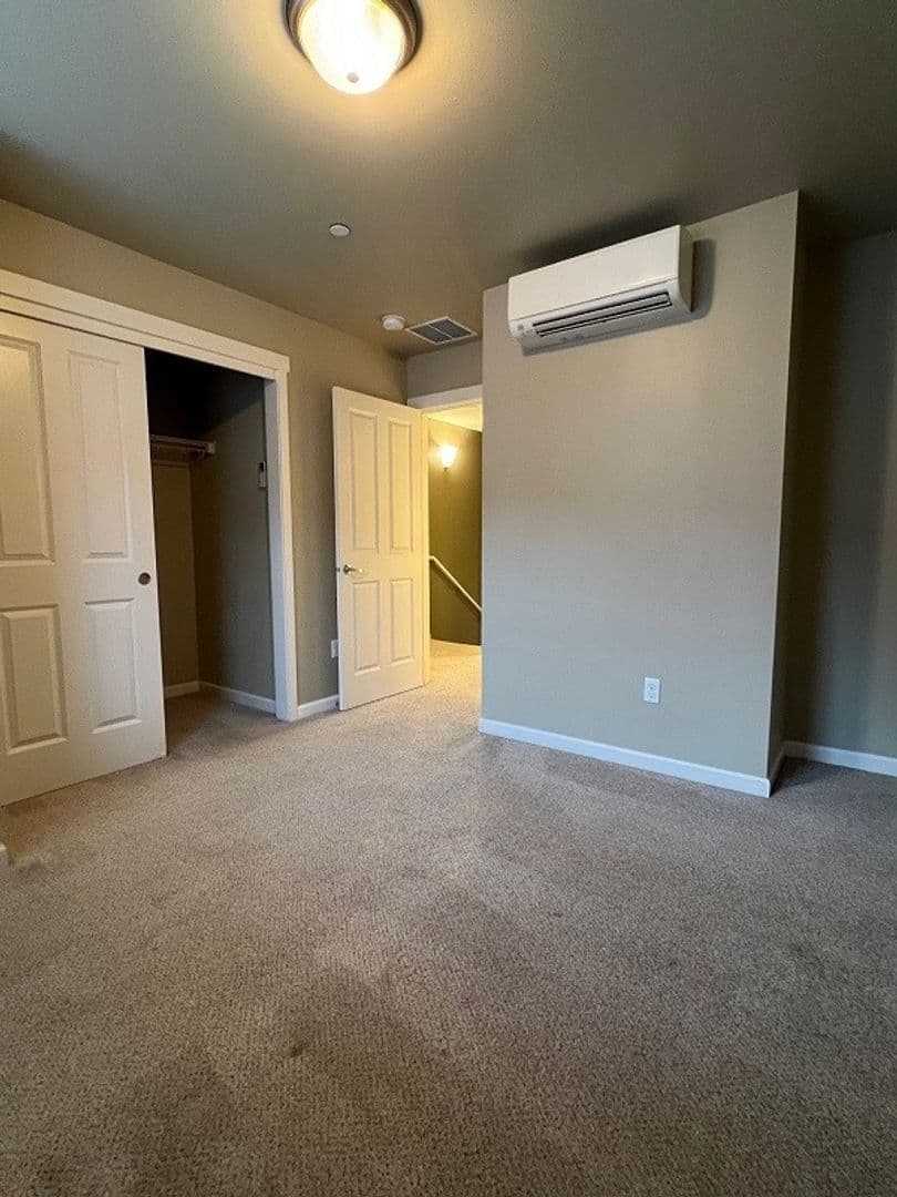 Red Leaf Townhomes/Dobbin Plays, LLC 11 of 21