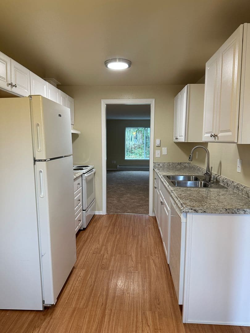 Colonial Park Apts., LLC 1 of 7