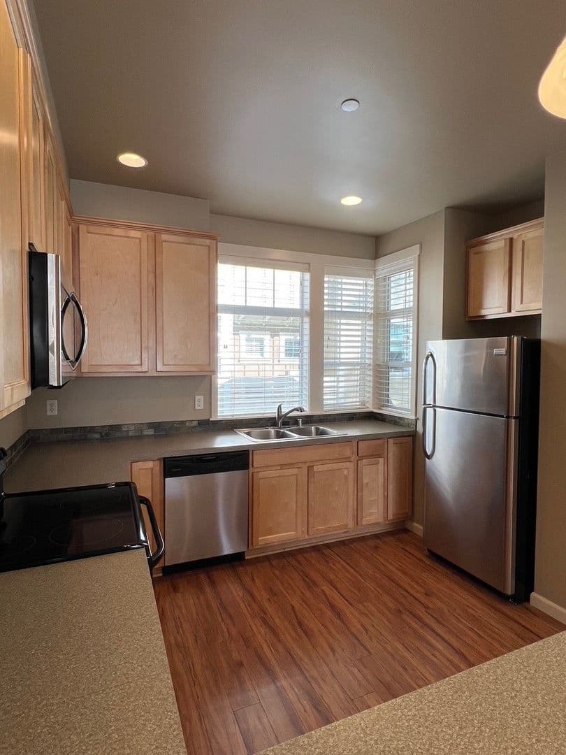 Red Leaf Townhomes/Dobbin Plays, LLC 9 of 29
