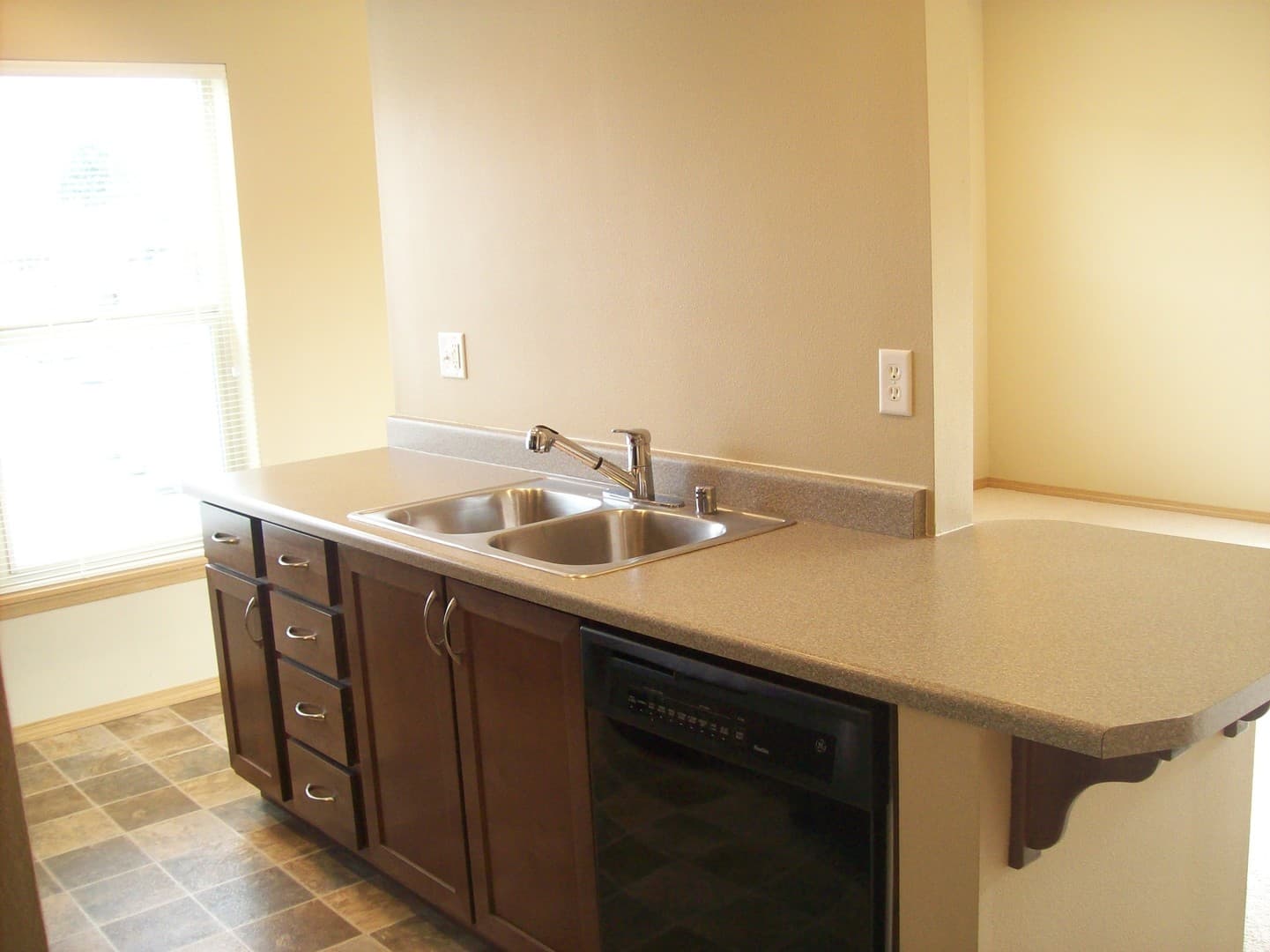 McKenzie Square Apartments 3 of 10
