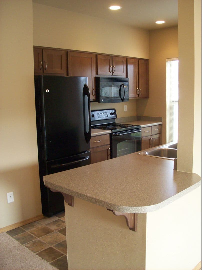 McKenzie Square Apartments 3 of 8
