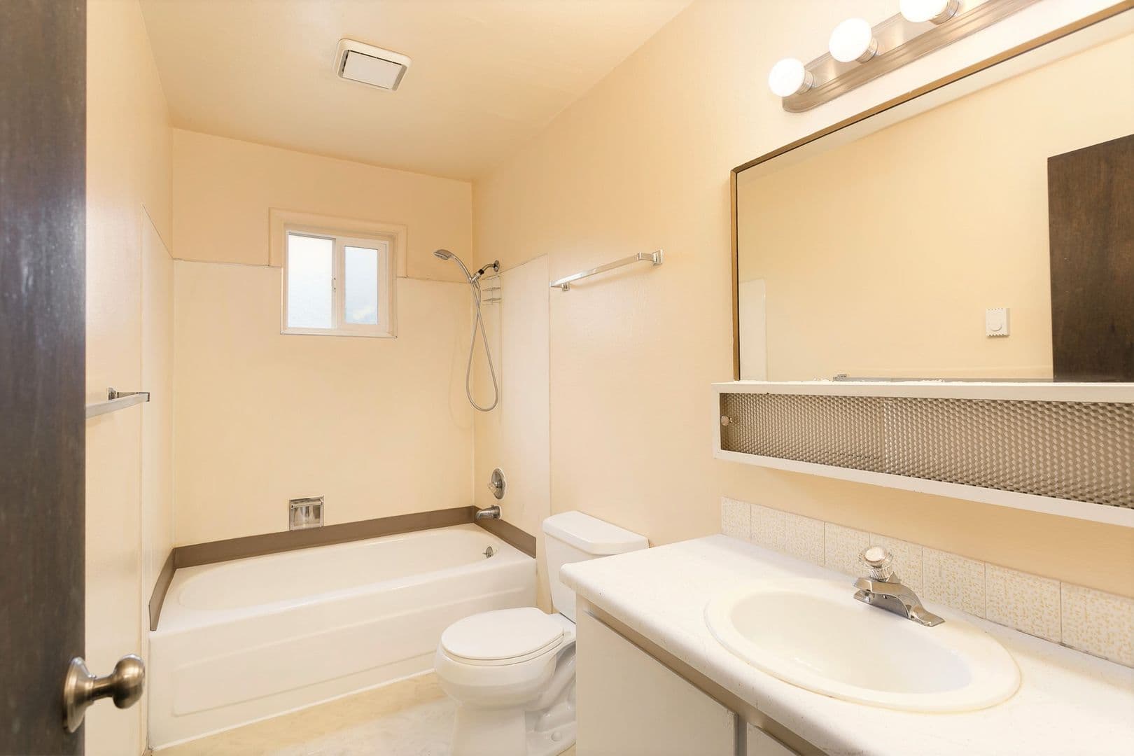Parkhill Suites 10 of 12
