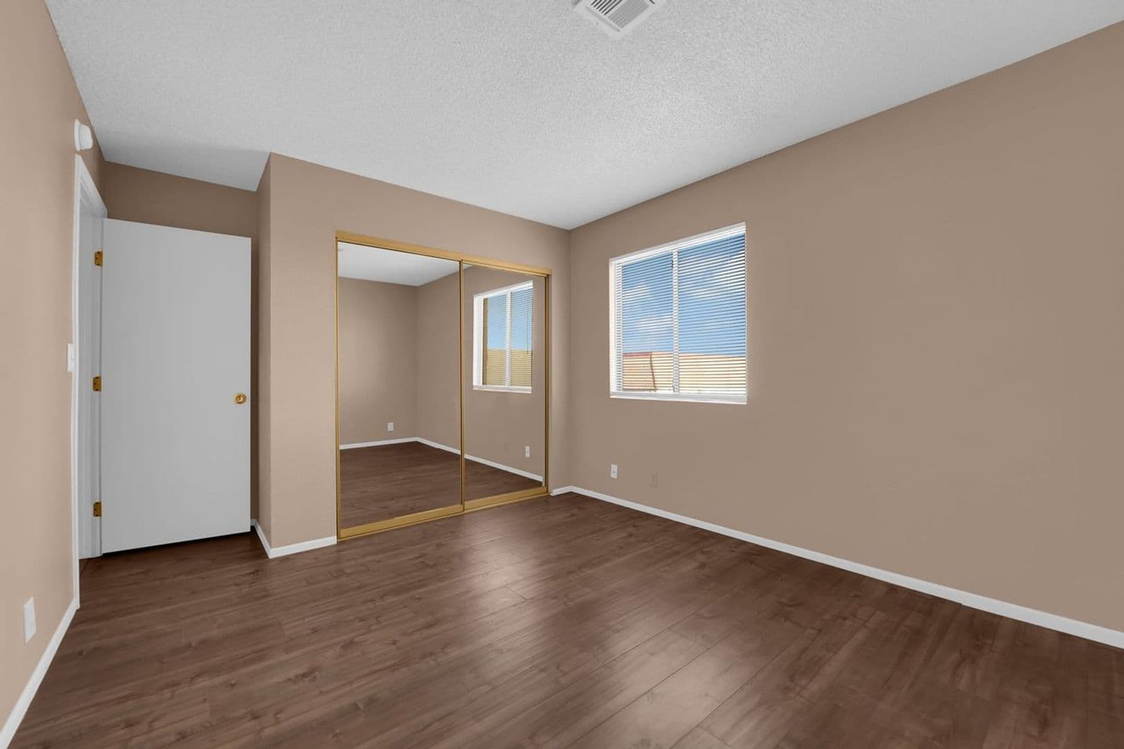 4300 N Lamont St Unit 251 3 of 18