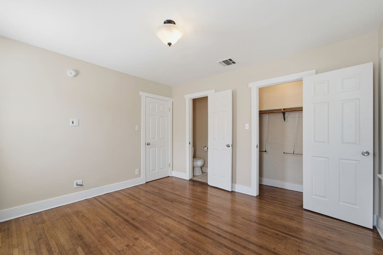 5616 S. Rimpau Blvd 15 of 31