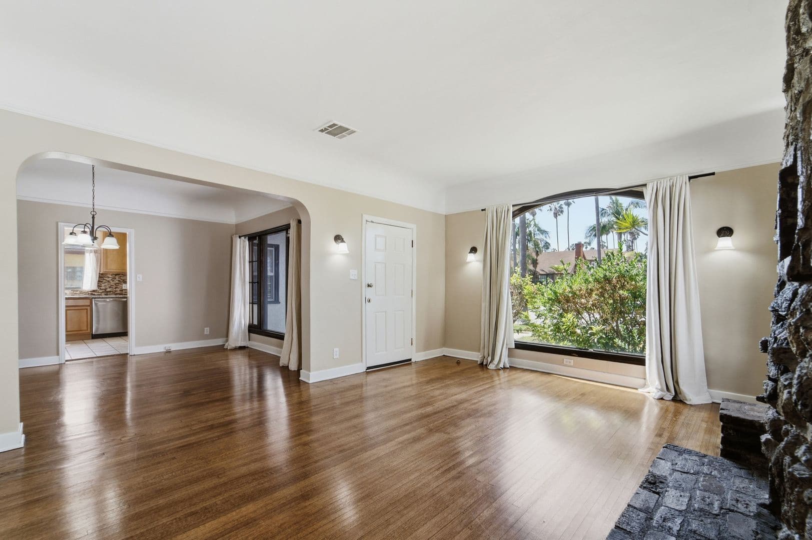 5616 S. Rimpau Blvd 6 of 31
