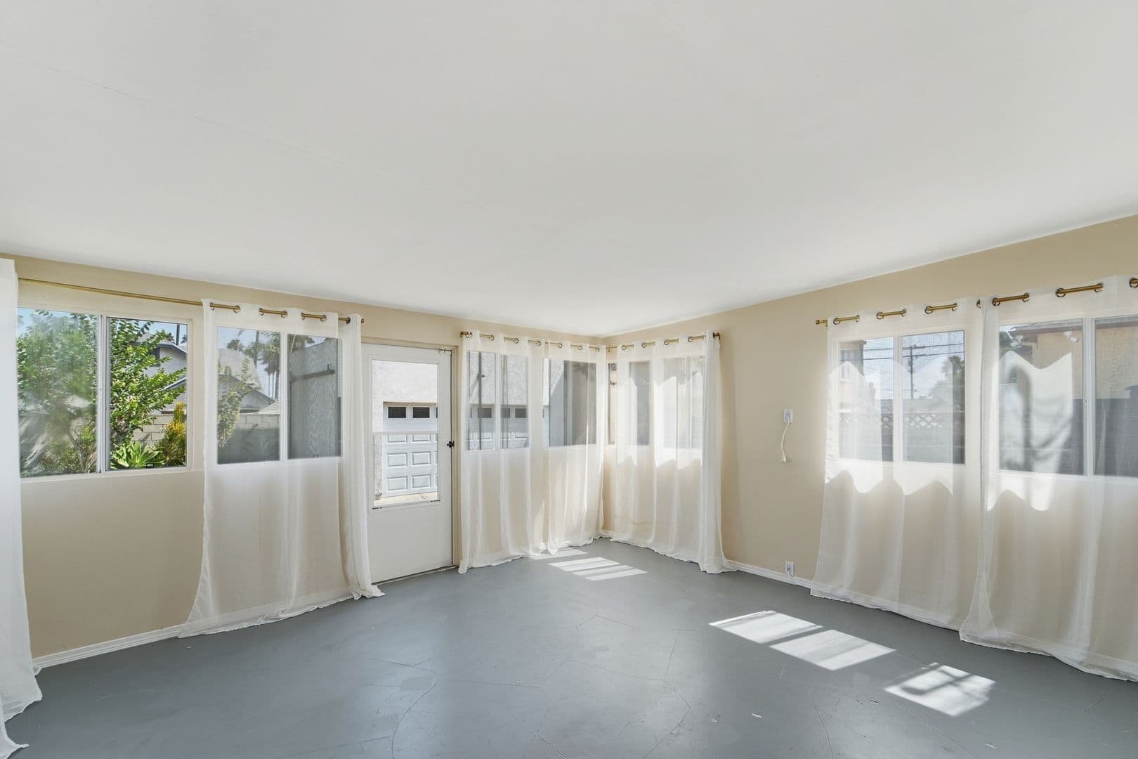 5616 S. Rimpau Blvd 25 of 31