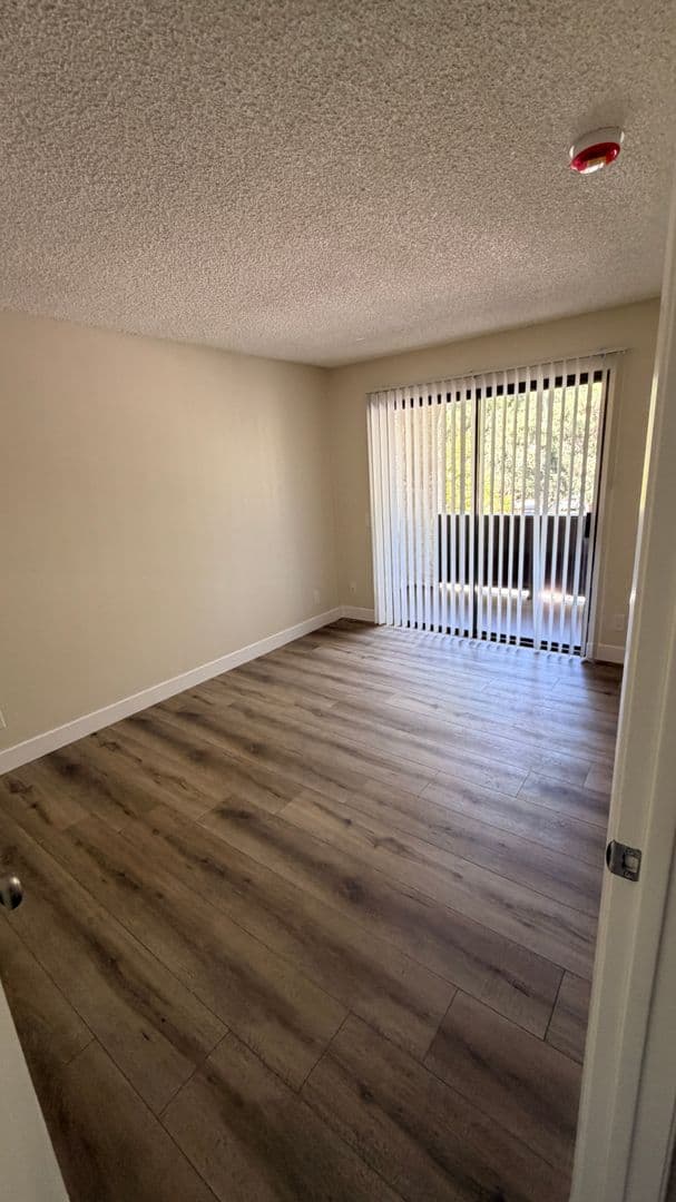 8608 Foothill Blvd (z1450.28) 6 of 20