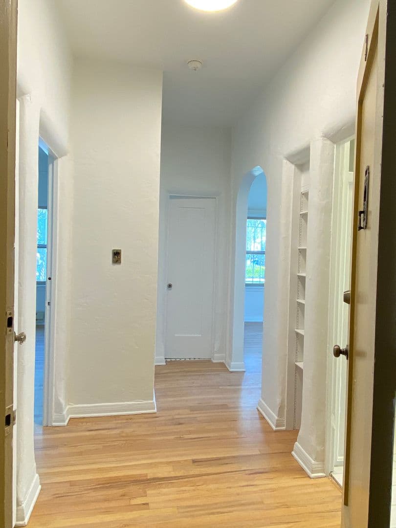 369 North Spaulding Avenue (6600) 8 of 20