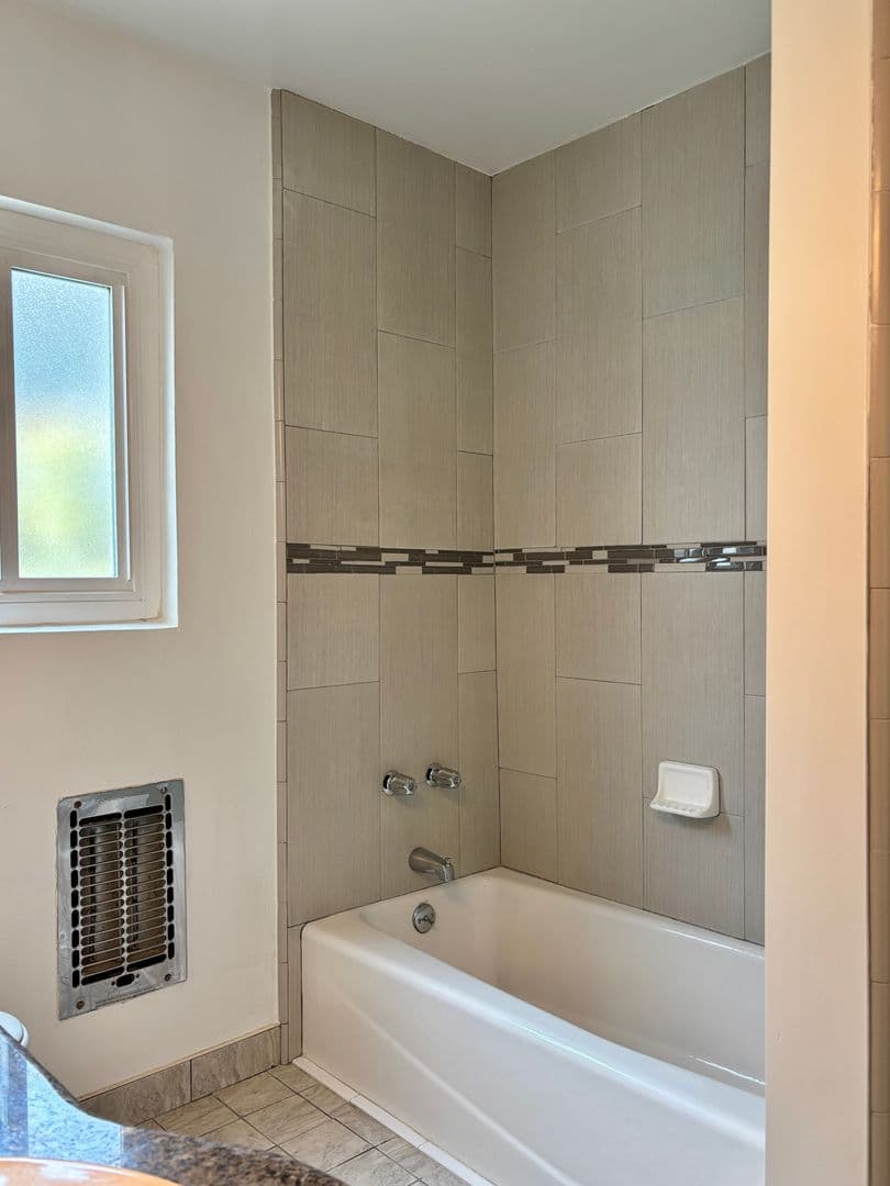 928 South Sherbourne Drive (6605) 12 of 26