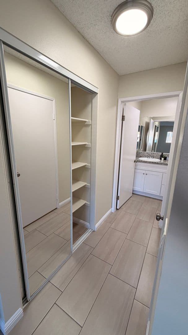 8608 Foothill Blvd (z1450.28) 15 of 16