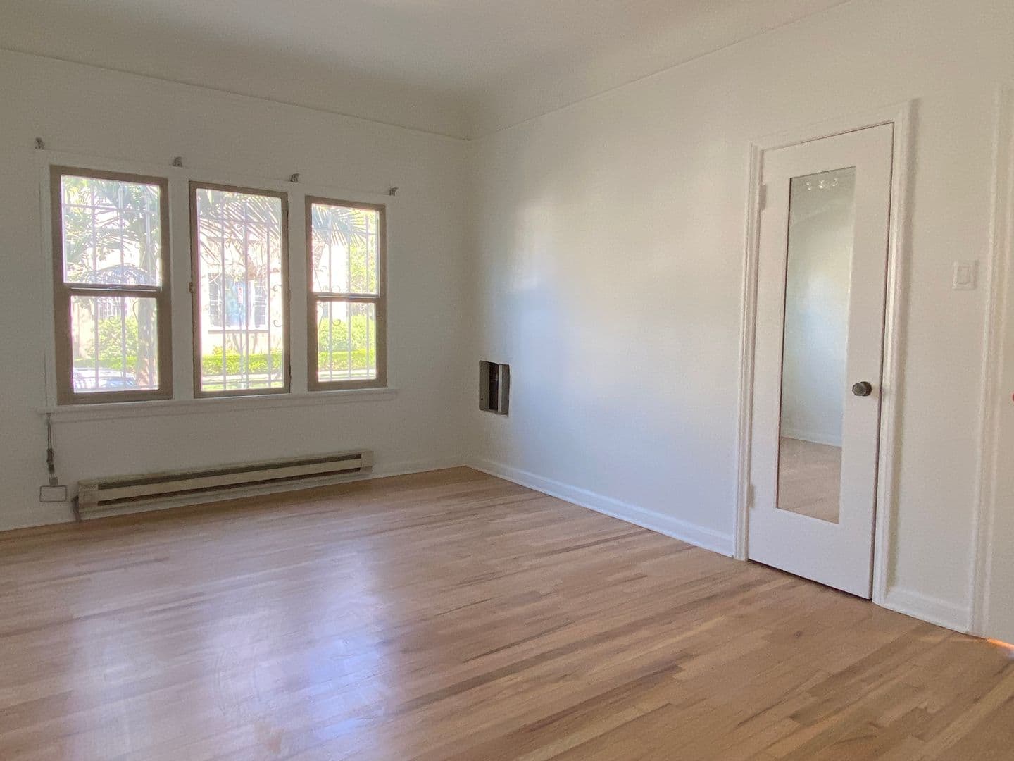 369 North Spaulding Avenue (6600) 6 of 20