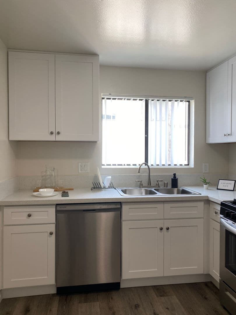 8608 Foothill Blvd (z1450.28) 4 of 22