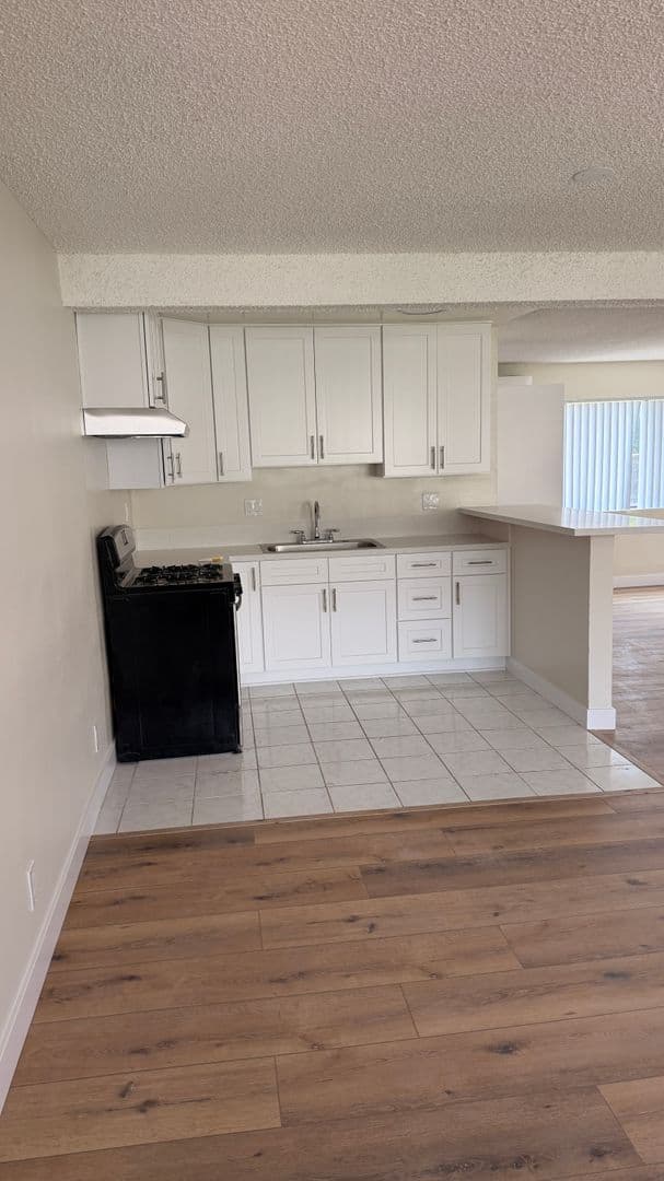 8608 Foothill Blvd (z1450.28) 3 of 13