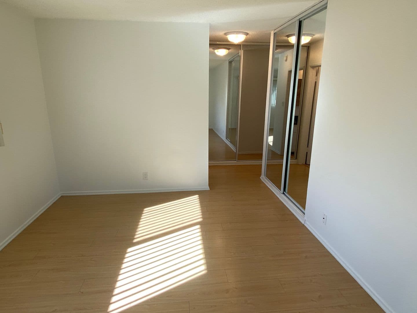 928 South Sherbourne Drive (6605) 10 of 18