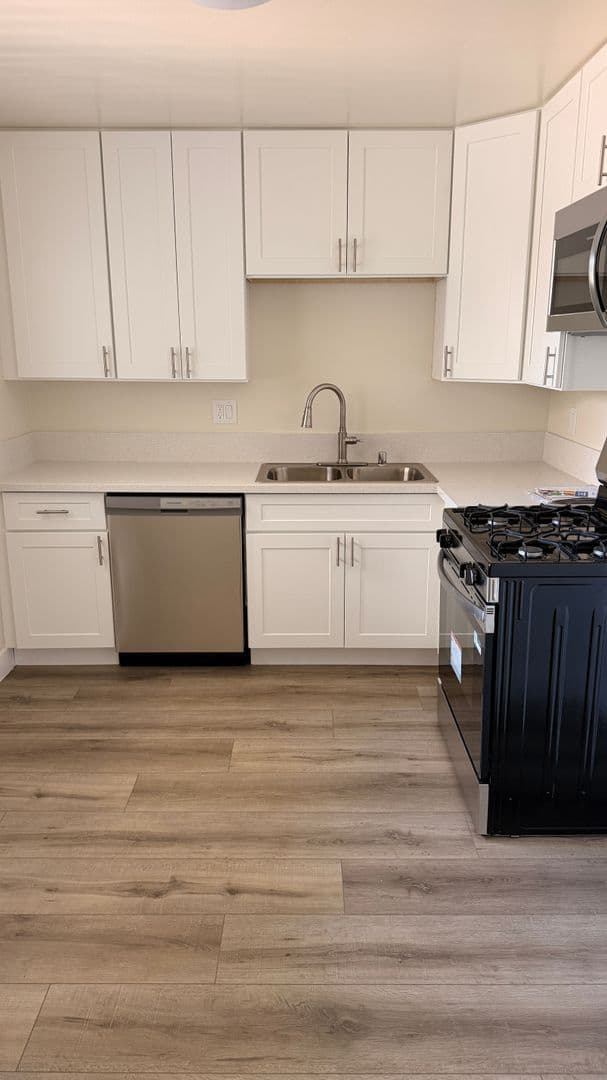 8608 Foothill Blvd (z1450.28) 1 of 20