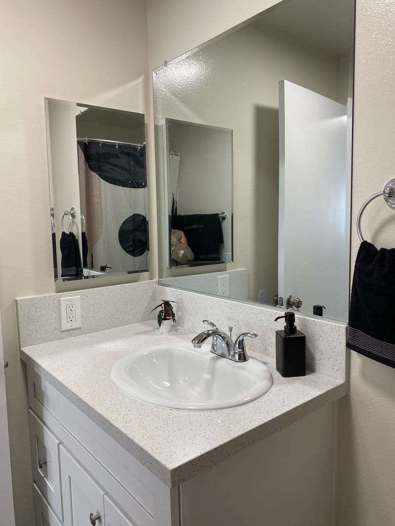 8608 Foothill Blvd (z1450.28) 16 of 22