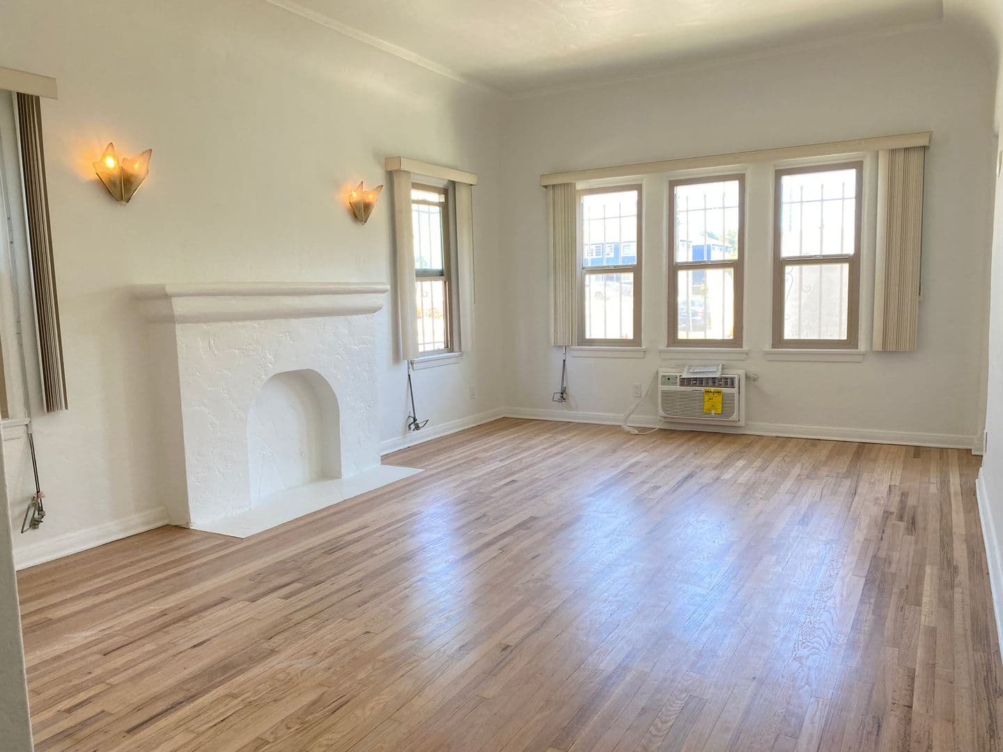 369 North Spaulding Avenue (6600) 1 of 20