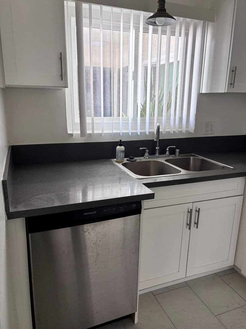928 South Sherbourne Drive (6605) 11 of 14