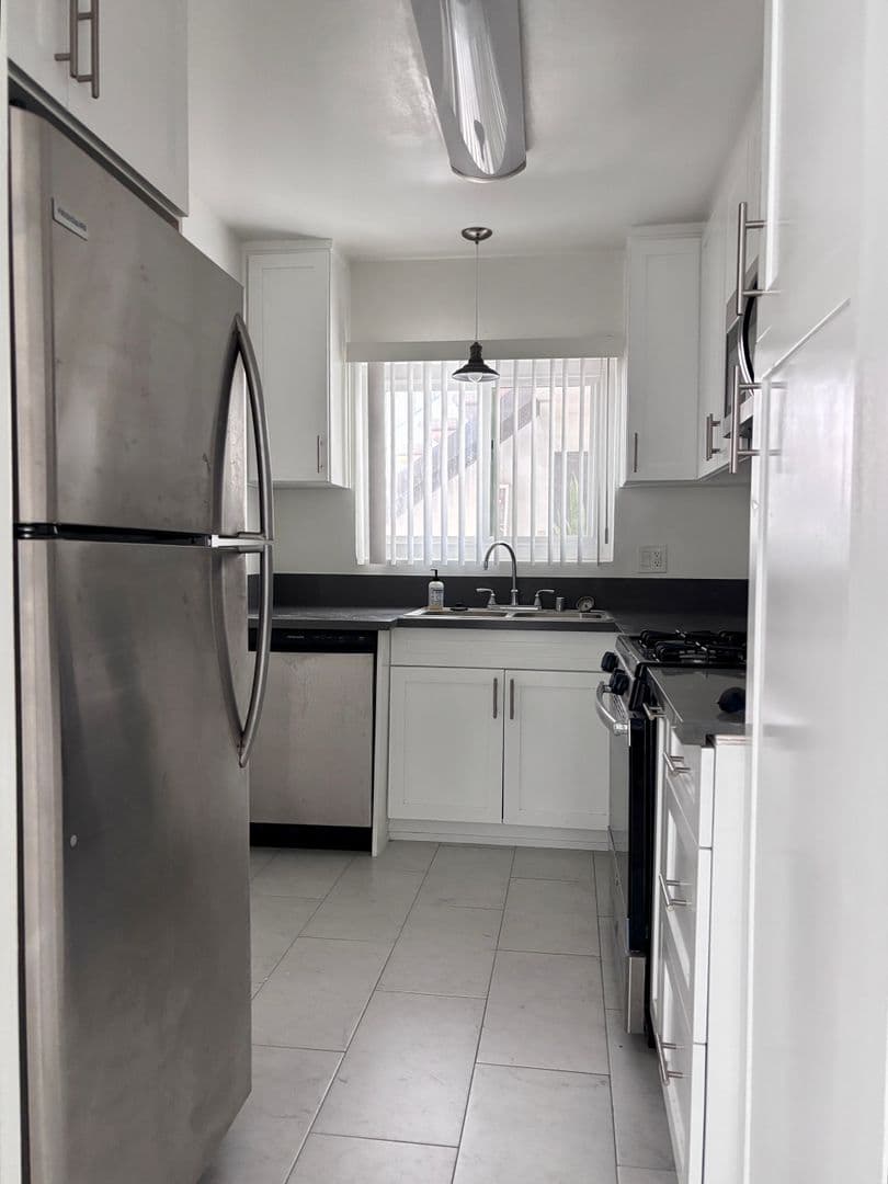 928 South Sherbourne Drive (6605) 12 of 14