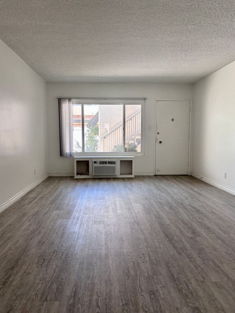 928 South Sherbourne Drive (6605) 10 of 14