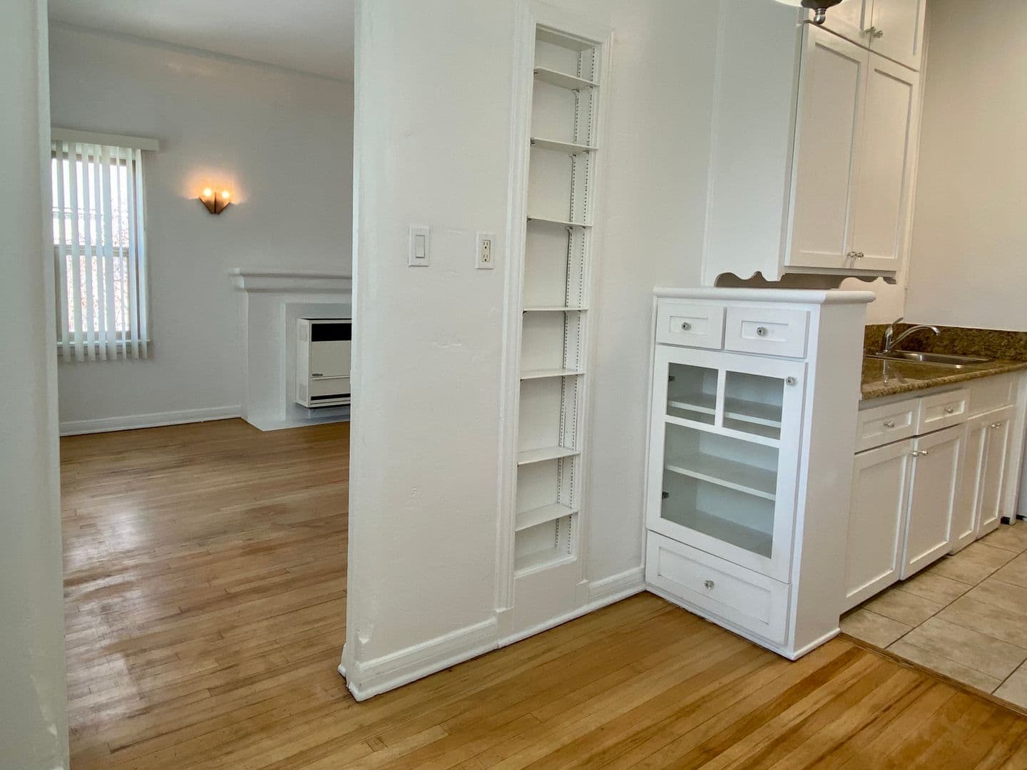 369 North Spaulding Avenue (6600) 7 of 18