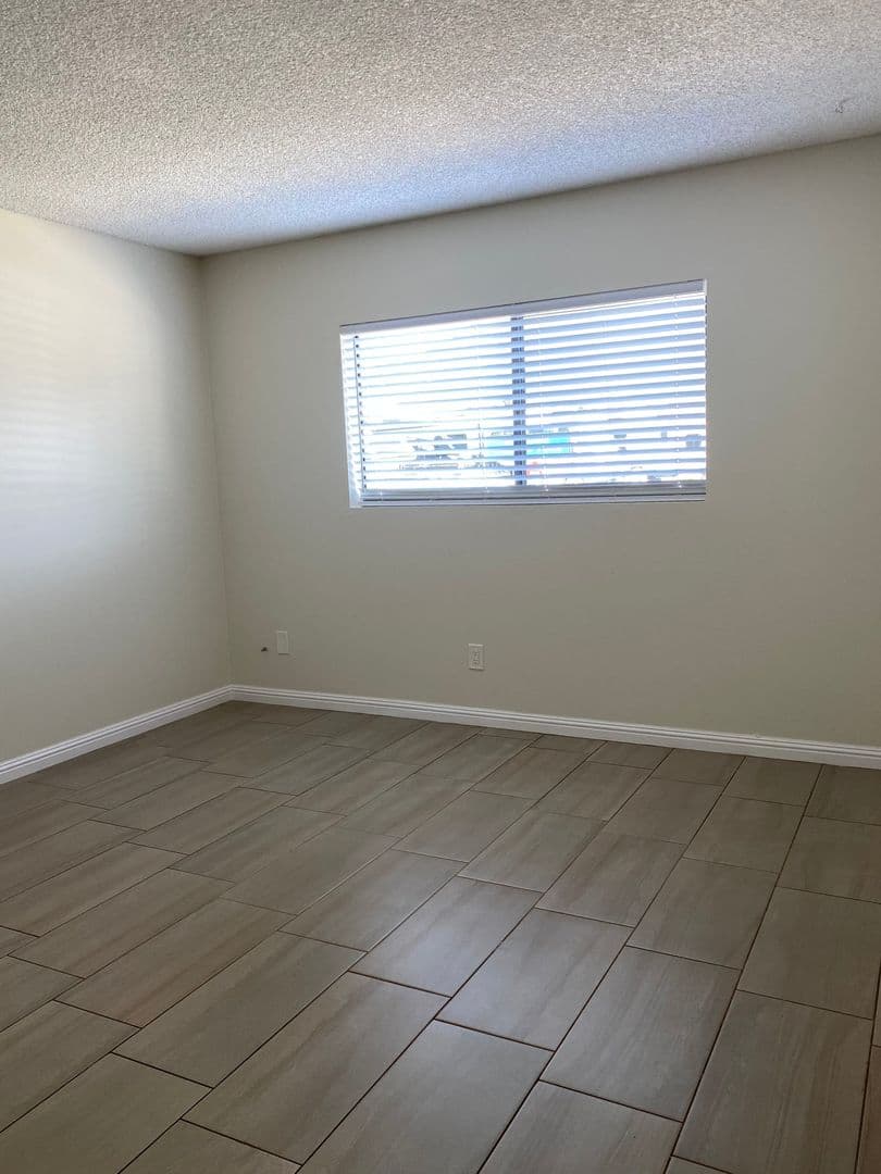 8608 Foothill Blvd (z1450.28) 9 of 16