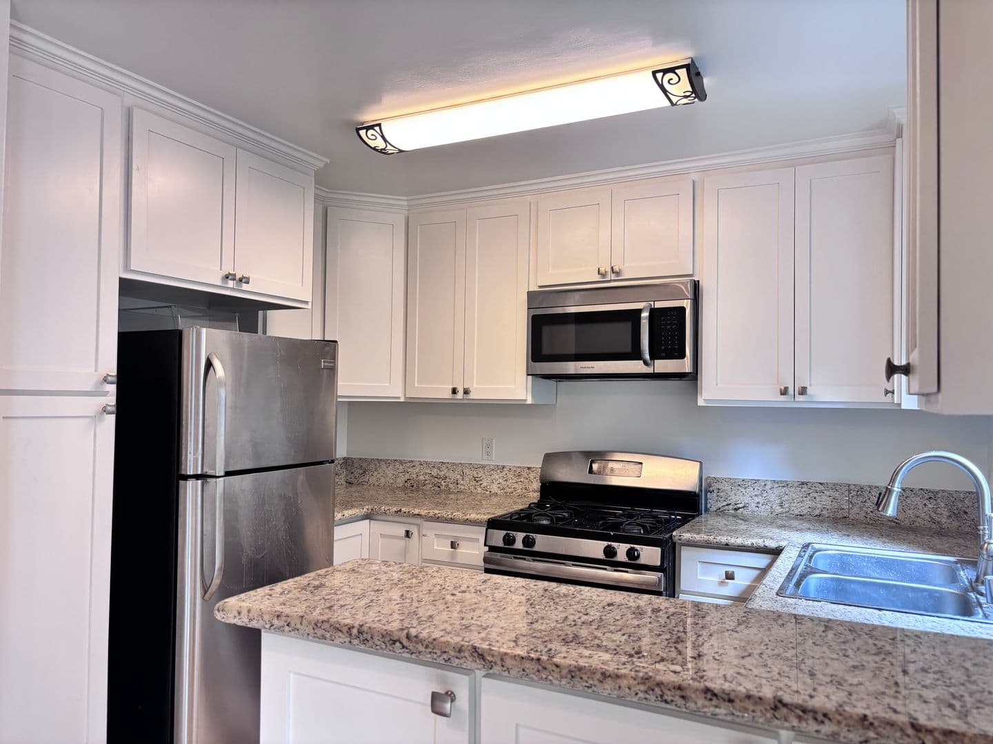 928 South Sherbourne Drive (6605) 17 of 18