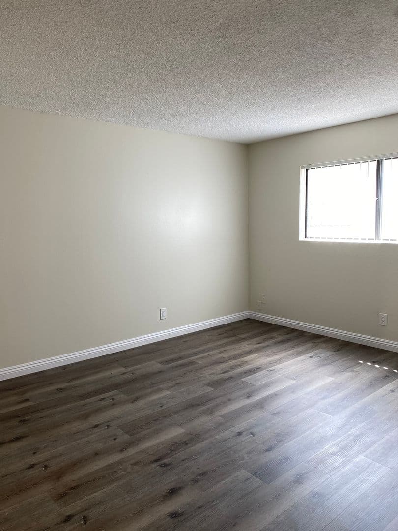 8608 Foothill Blvd (z1450.28) 14 of 22