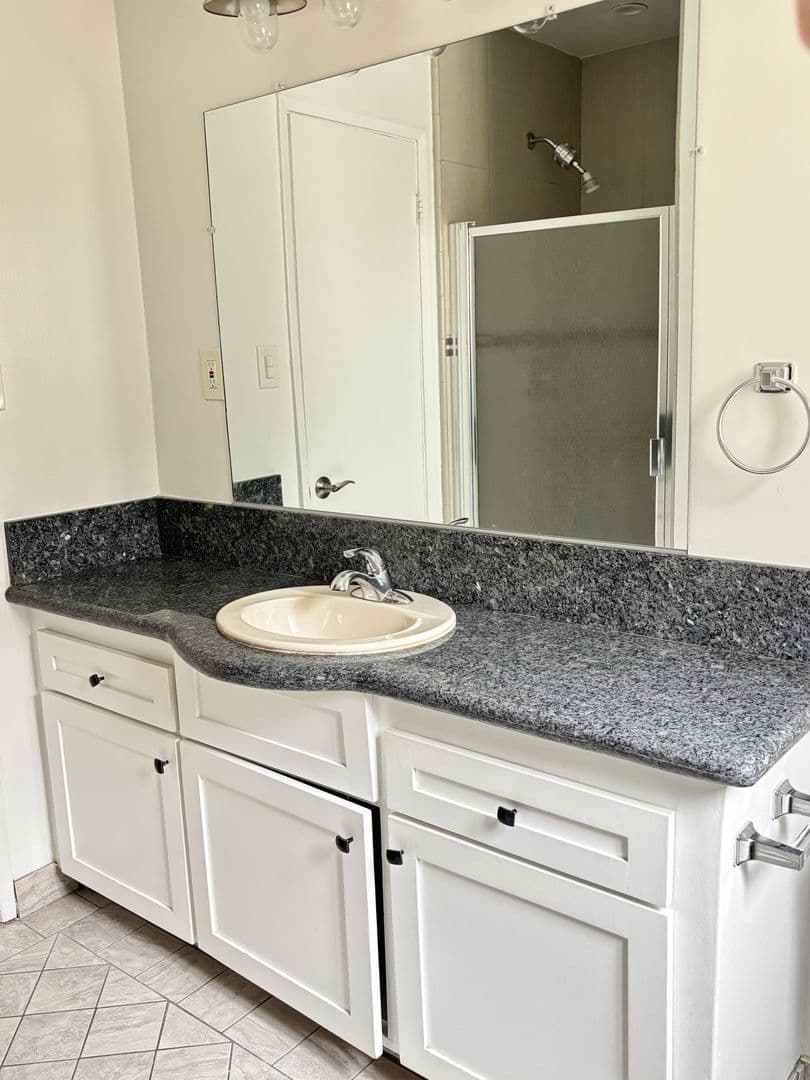 928 South Sherbourne Drive (6605) 11 of 26