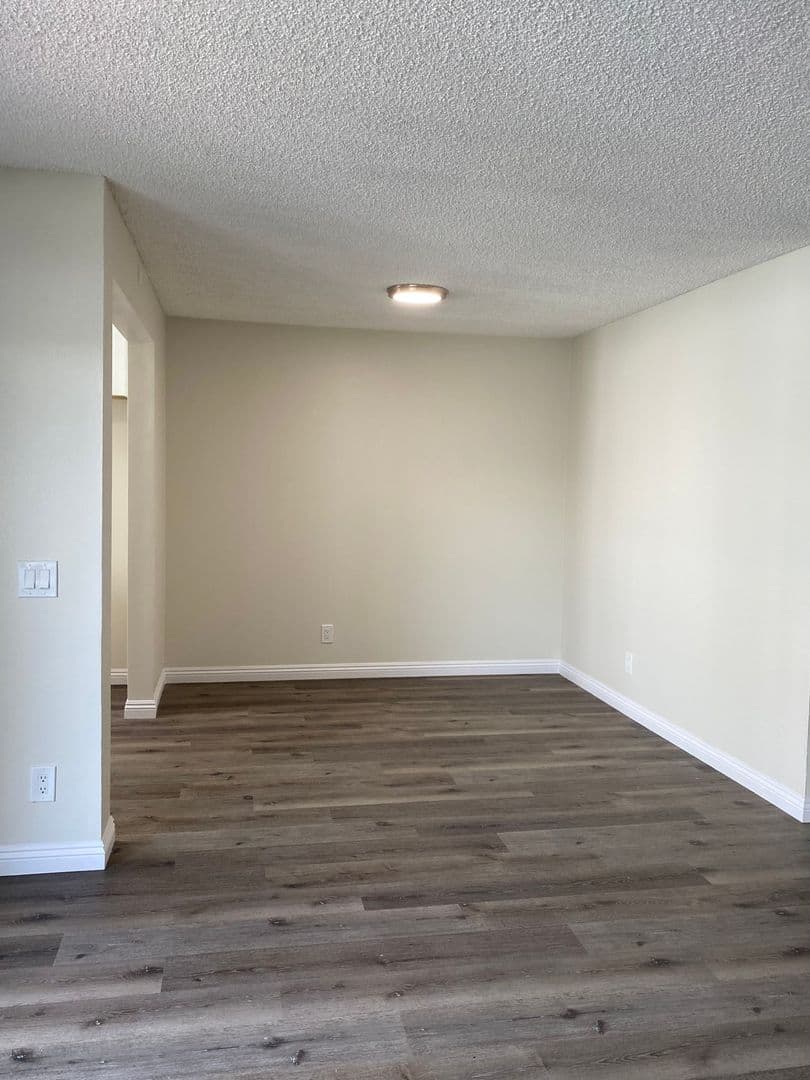 8608 Foothill Blvd (z1450.28) 5 of 22