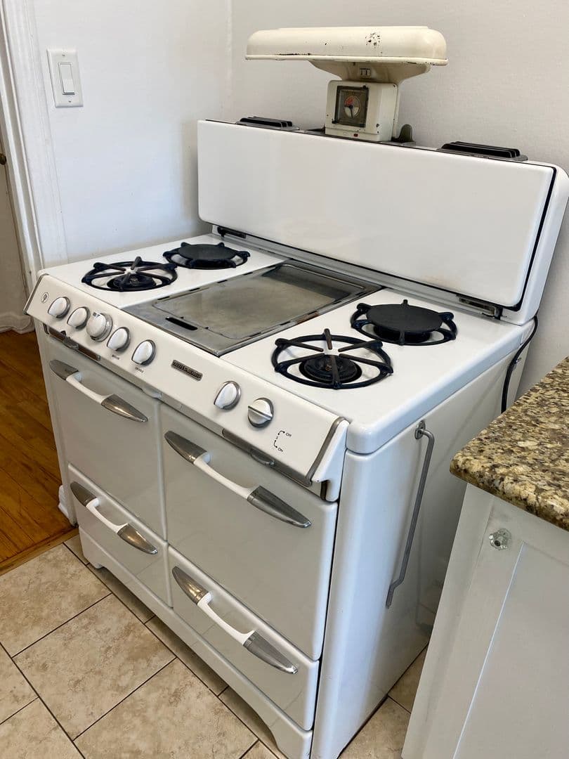 369 North Spaulding Avenue (6600) 5 of 18