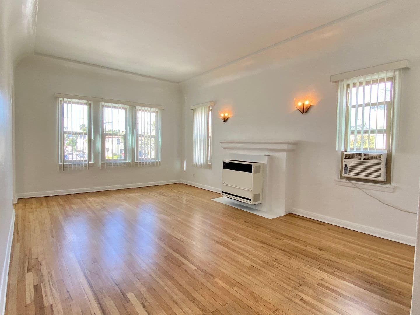 369 North Spaulding Avenue (6600) 18 of 18