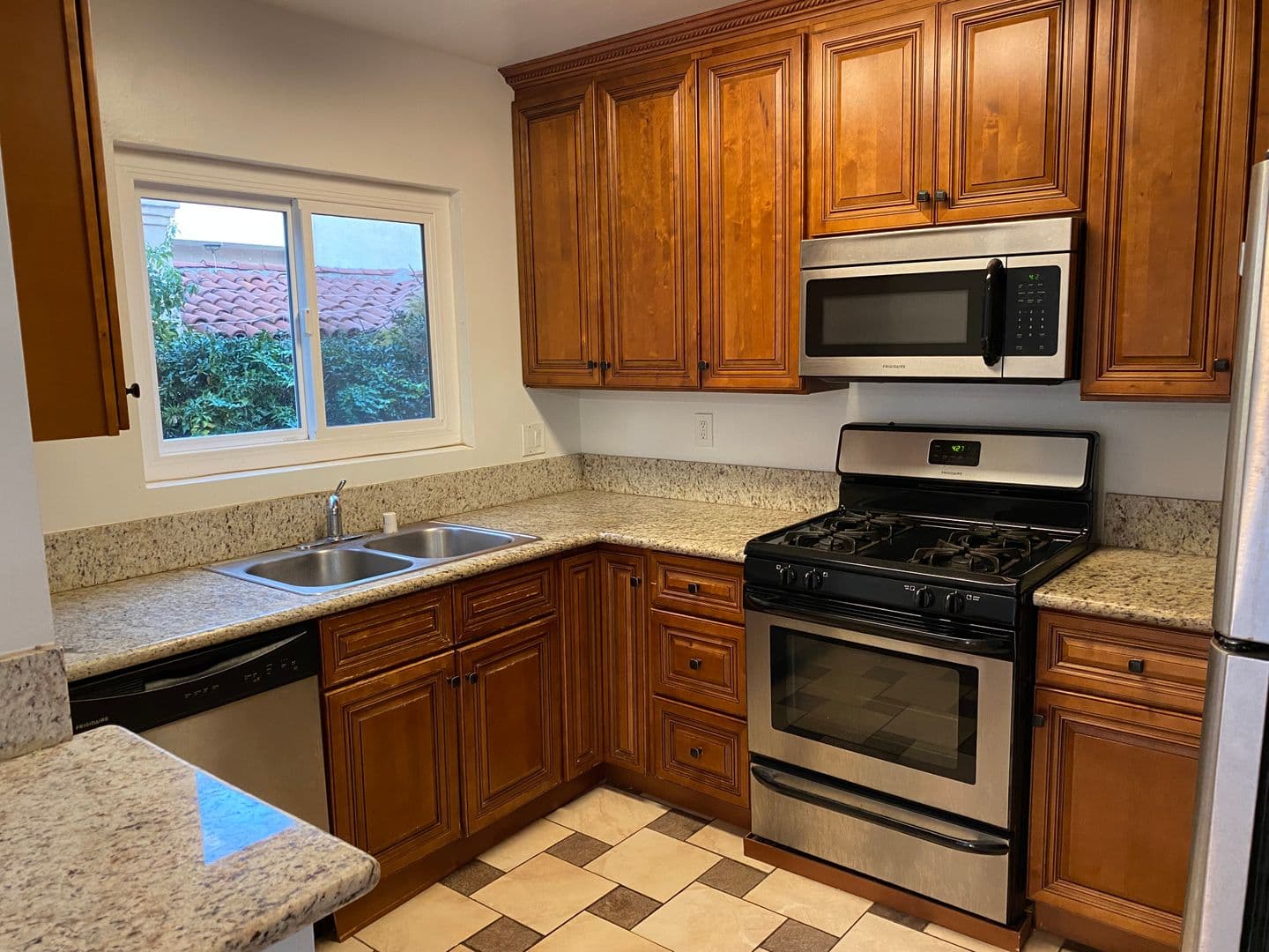 928 South Sherbourne Drive (6605) 2 of 26