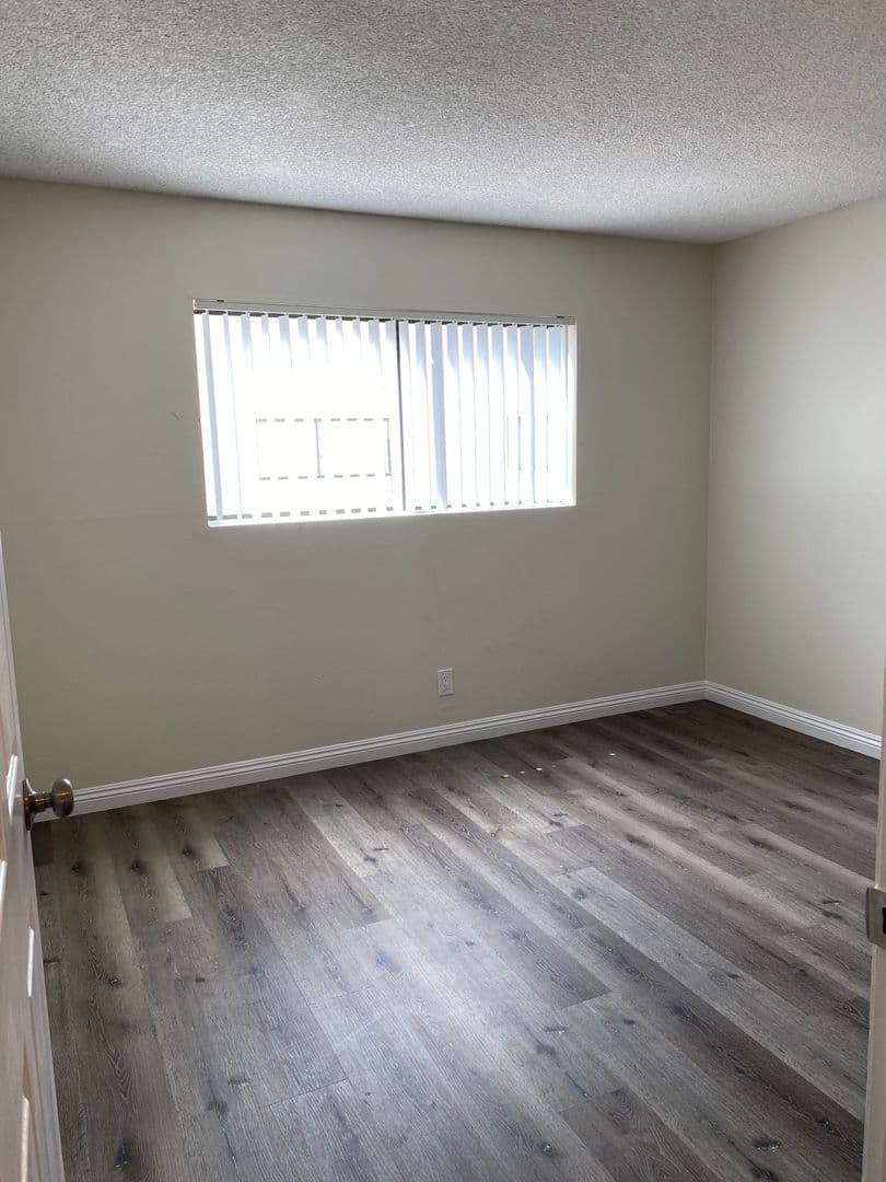 8608 Foothill Blvd (z1450.28) 12 of 22