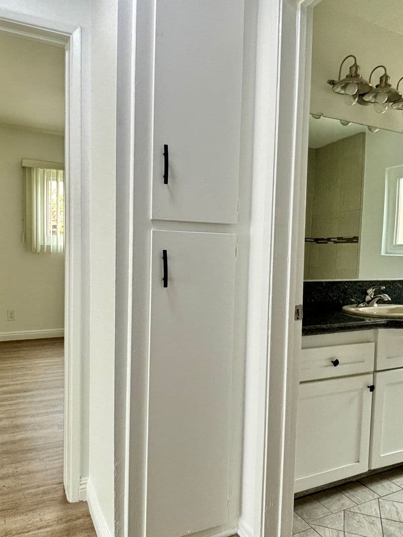 928 South Sherbourne Drive (6605) 8 of 26