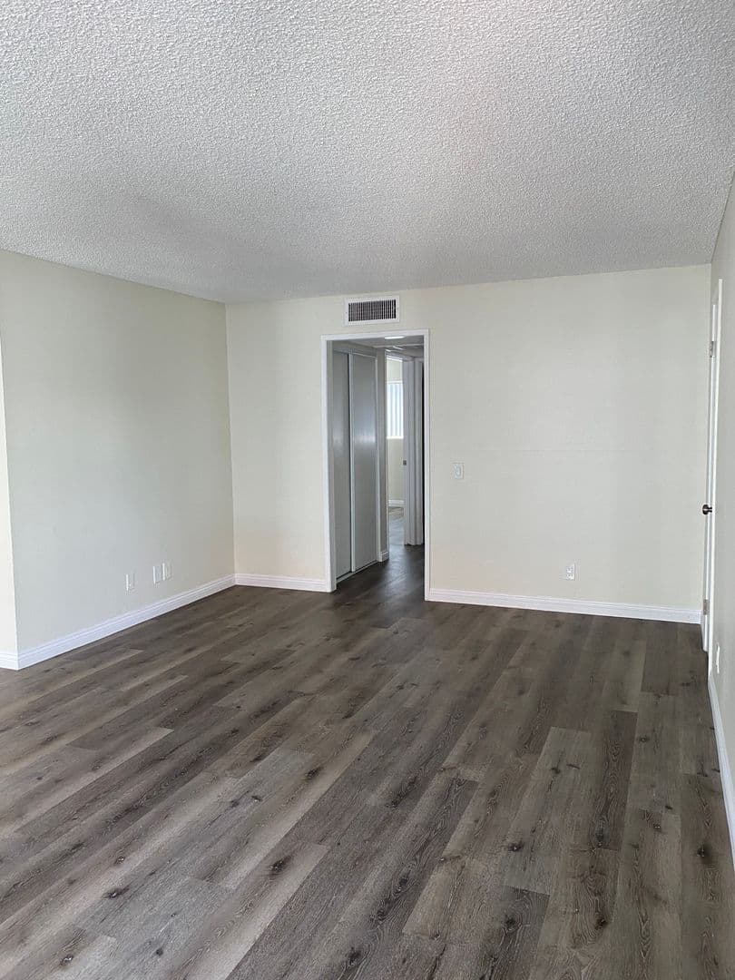8608 Foothill Blvd (z1450.28) 8 of 22