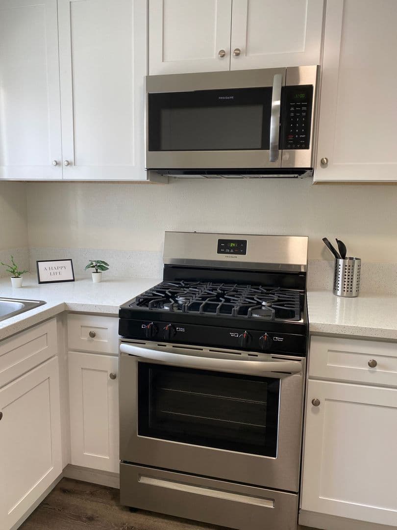 8608 Foothill Blvd (z1450.28) 3 of 22