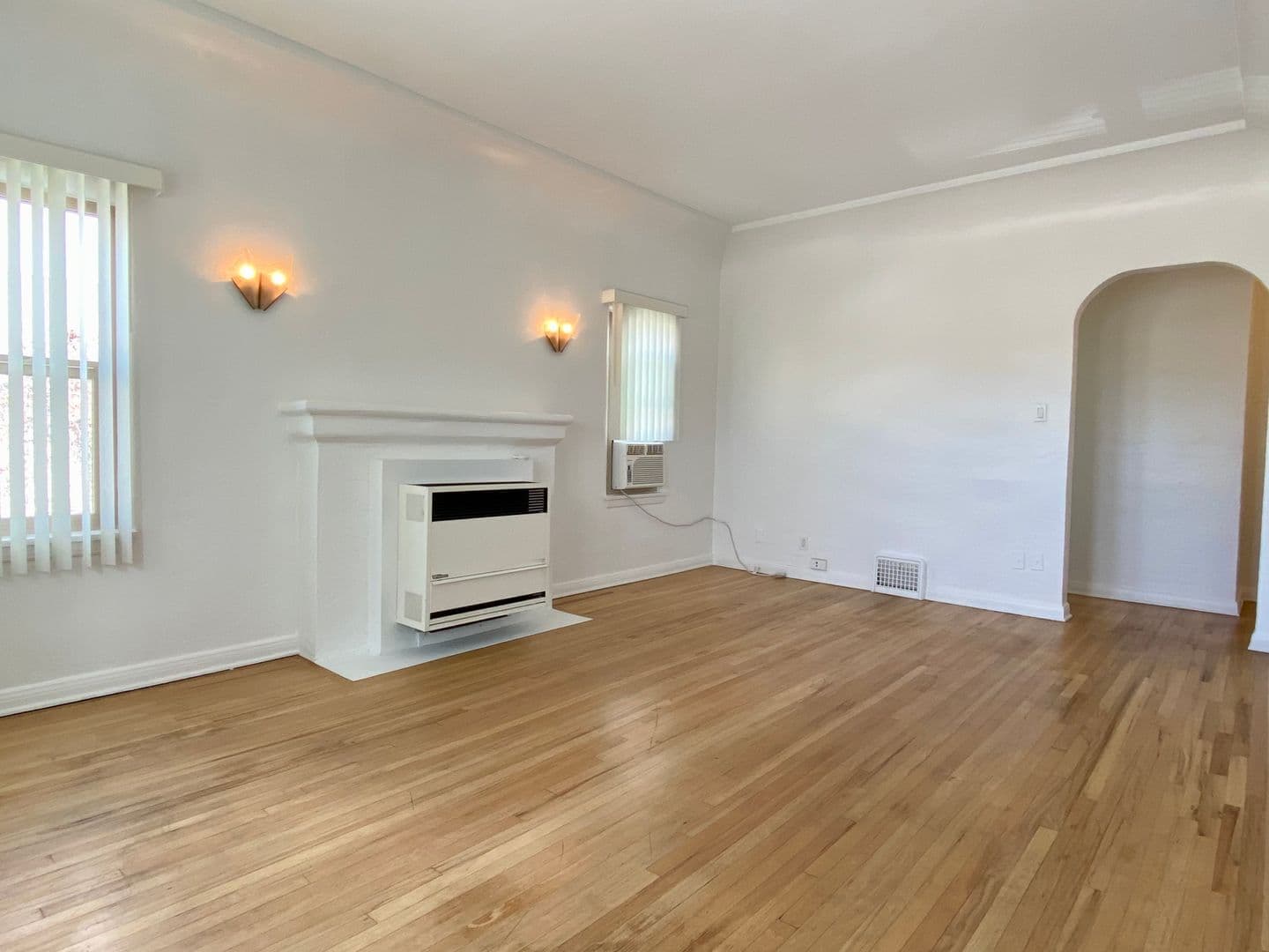 369 North Spaulding Avenue (6600) 12 of 18