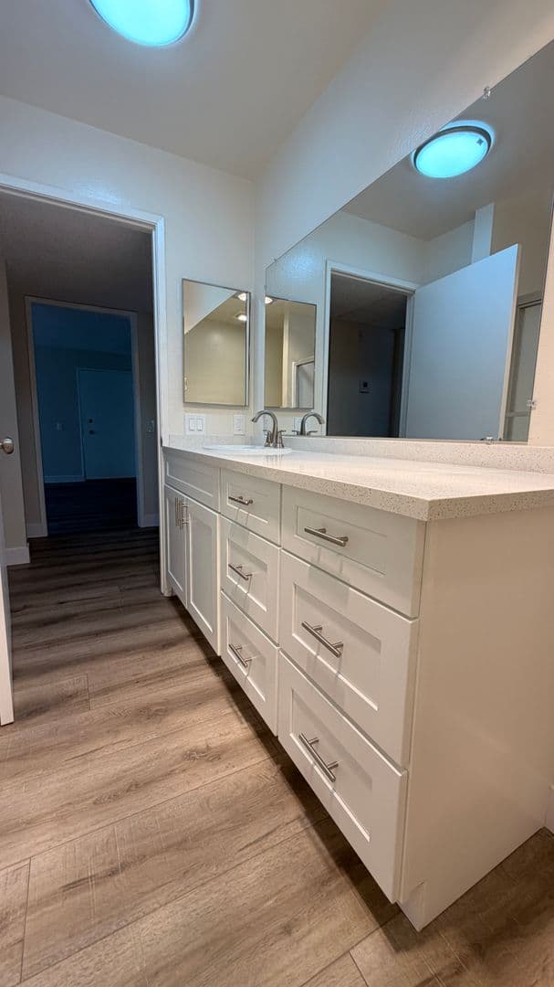 8608 Foothill Blvd (z1450.28) 10 of 20