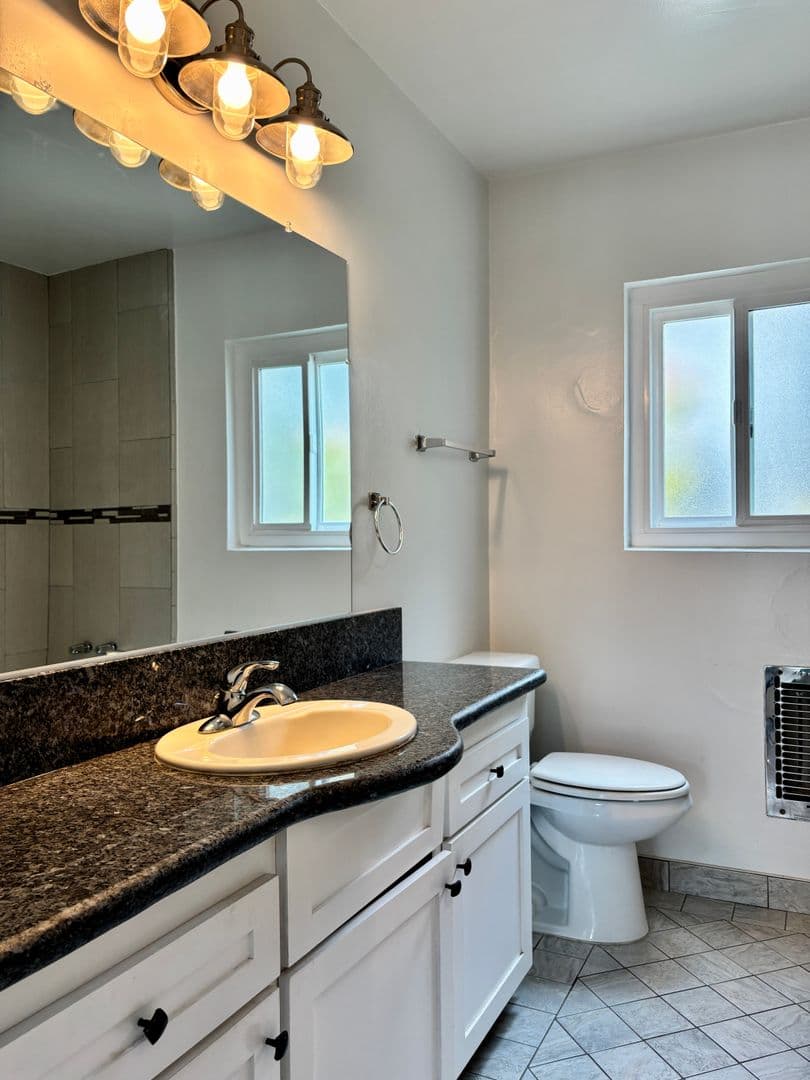 928 South Sherbourne Drive (6605) 14 of 26