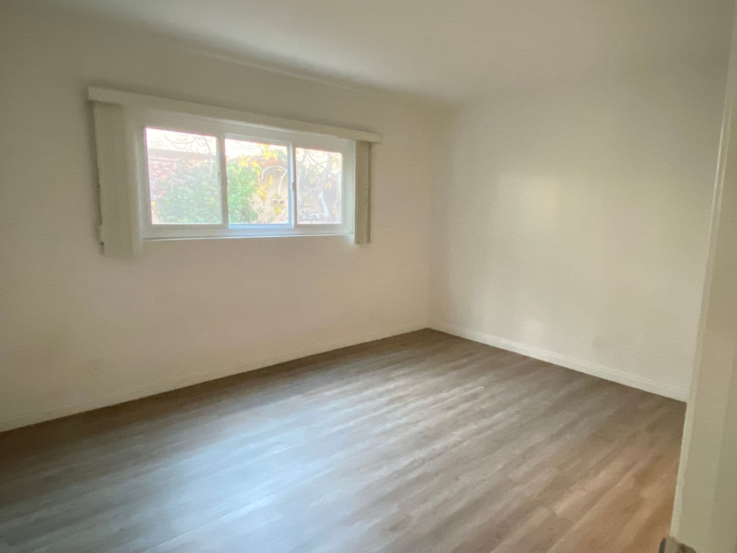 928 South Sherbourne Drive (6605) 4 of 26