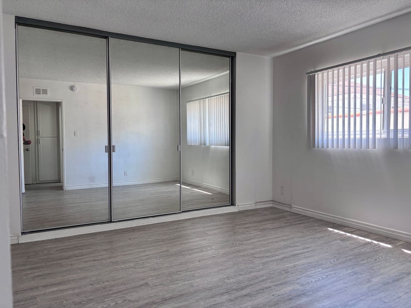 928 South Sherbourne Drive (6605) 8 of 14
