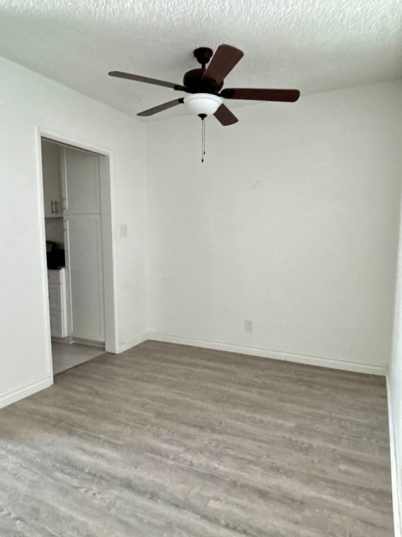 928 South Sherbourne Drive (6605) 2 of 14