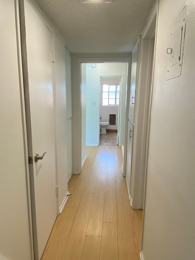 928 South Sherbourne Drive (6605) 6 of 18