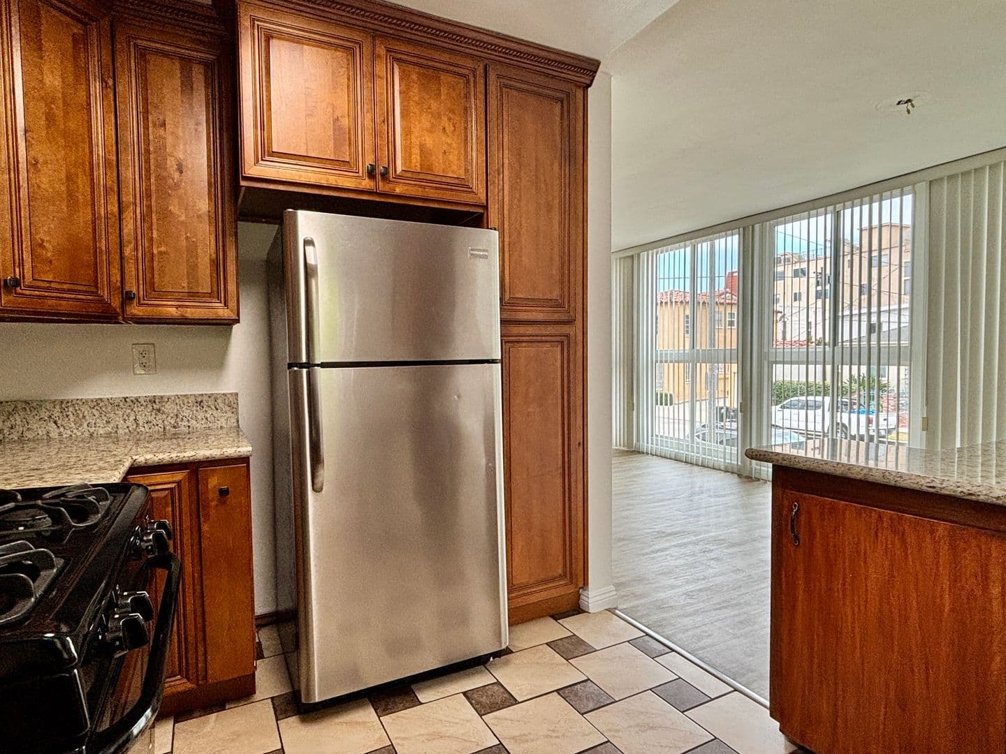 928 South Sherbourne Drive (6605) 22 of 26