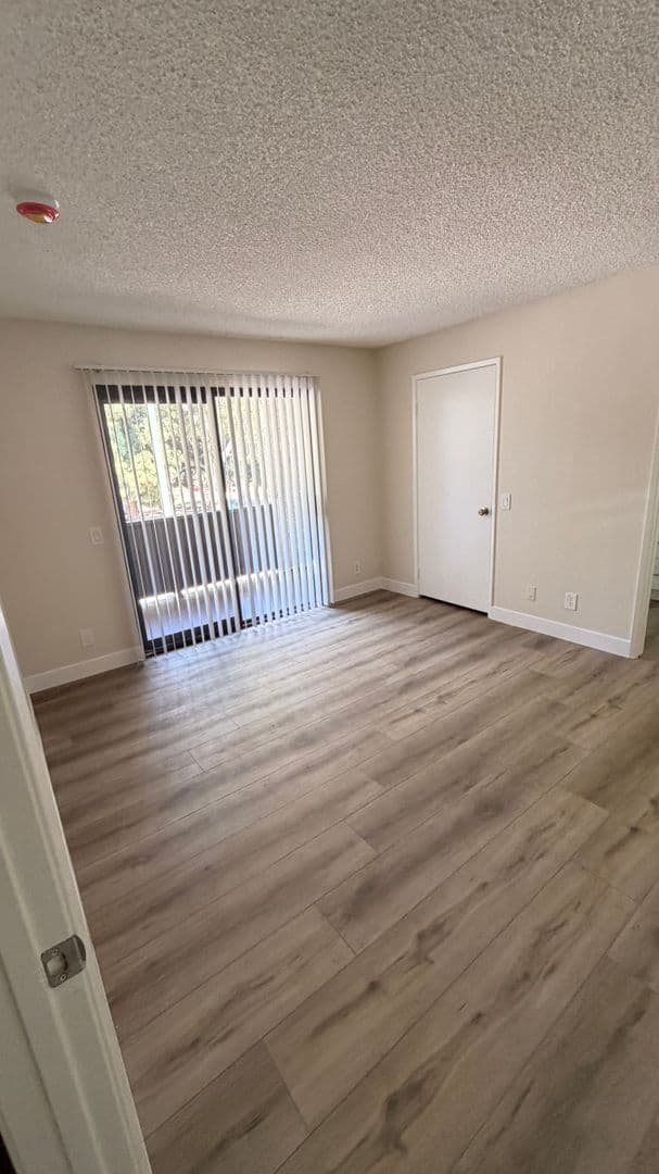 8608 Foothill Blvd (z1450.28) 15 of 20