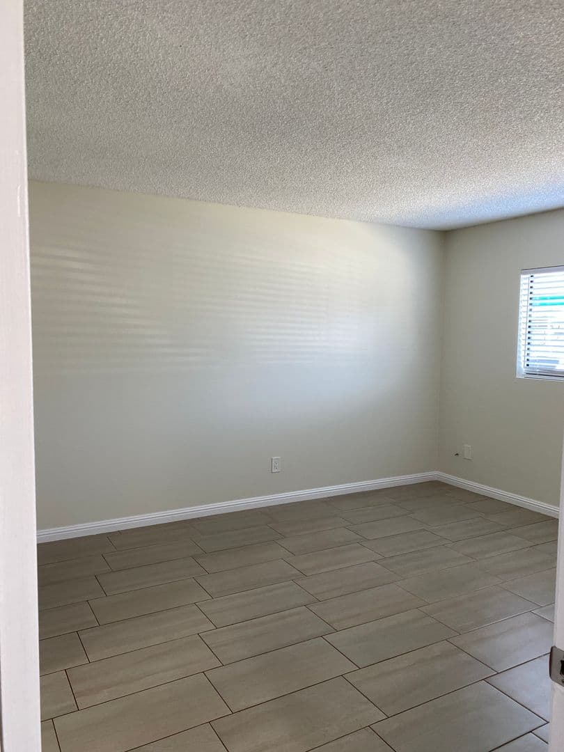 8608 Foothill Blvd (z1450.28) 10 of 16